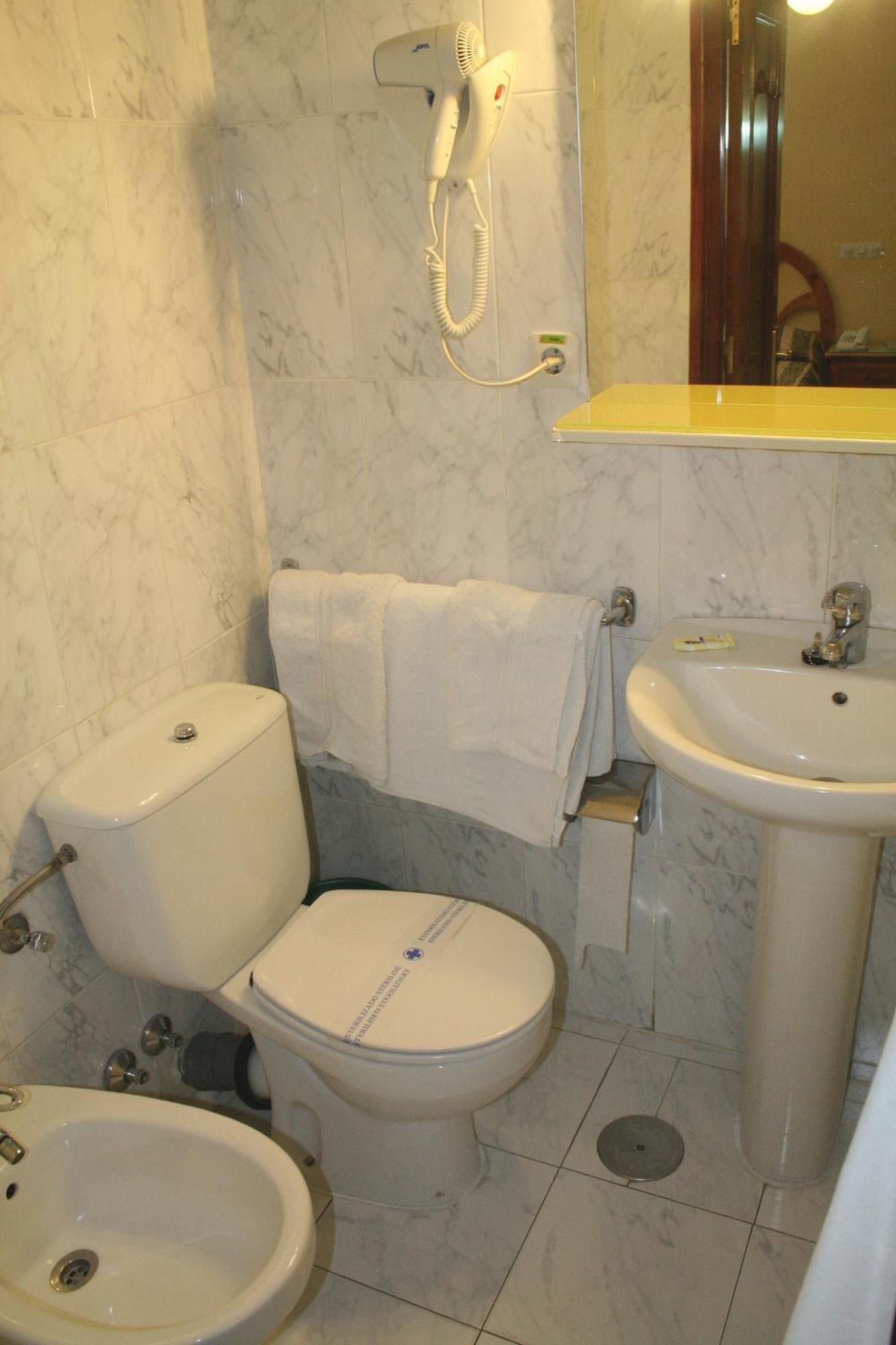 Hostal La Perla Asturiana Madrid Dış mekan fotoğraf
