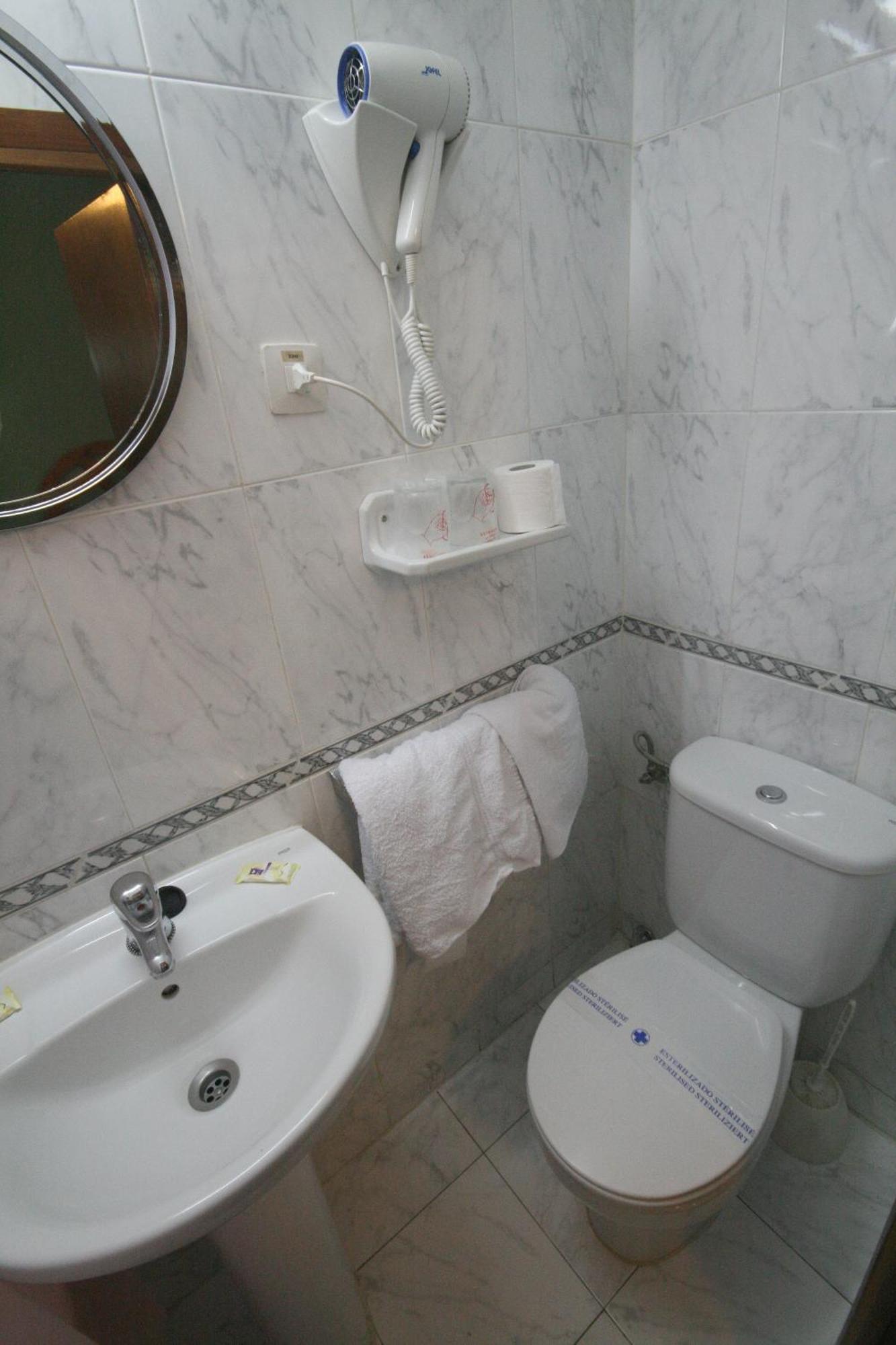 Hostal La Perla Asturiana Madrid Dış mekan fotoğraf