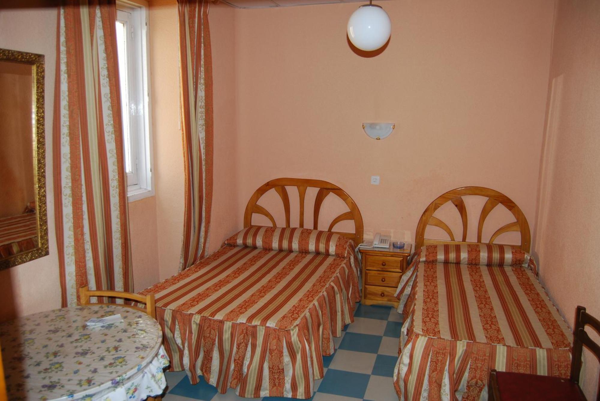 Hostal La Perla Asturiana Madrid Dış mekan fotoğraf