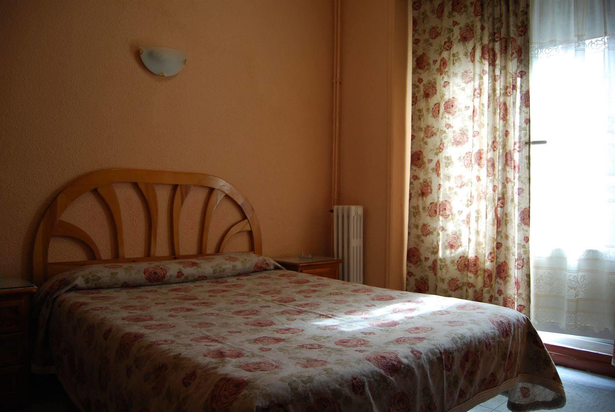 Hostal La Perla Asturiana Madrid Dış mekan fotoğraf