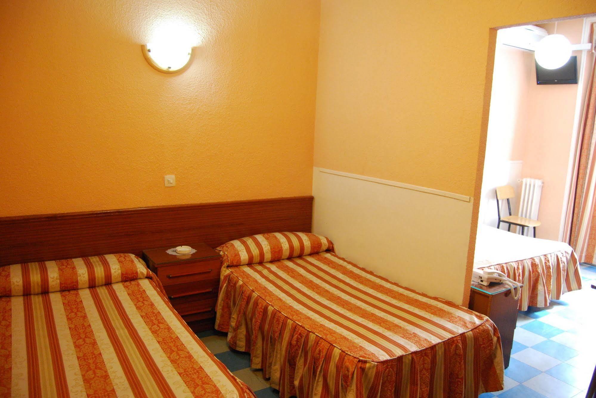 Hostal La Perla Asturiana Madrid Dış mekan fotoğraf