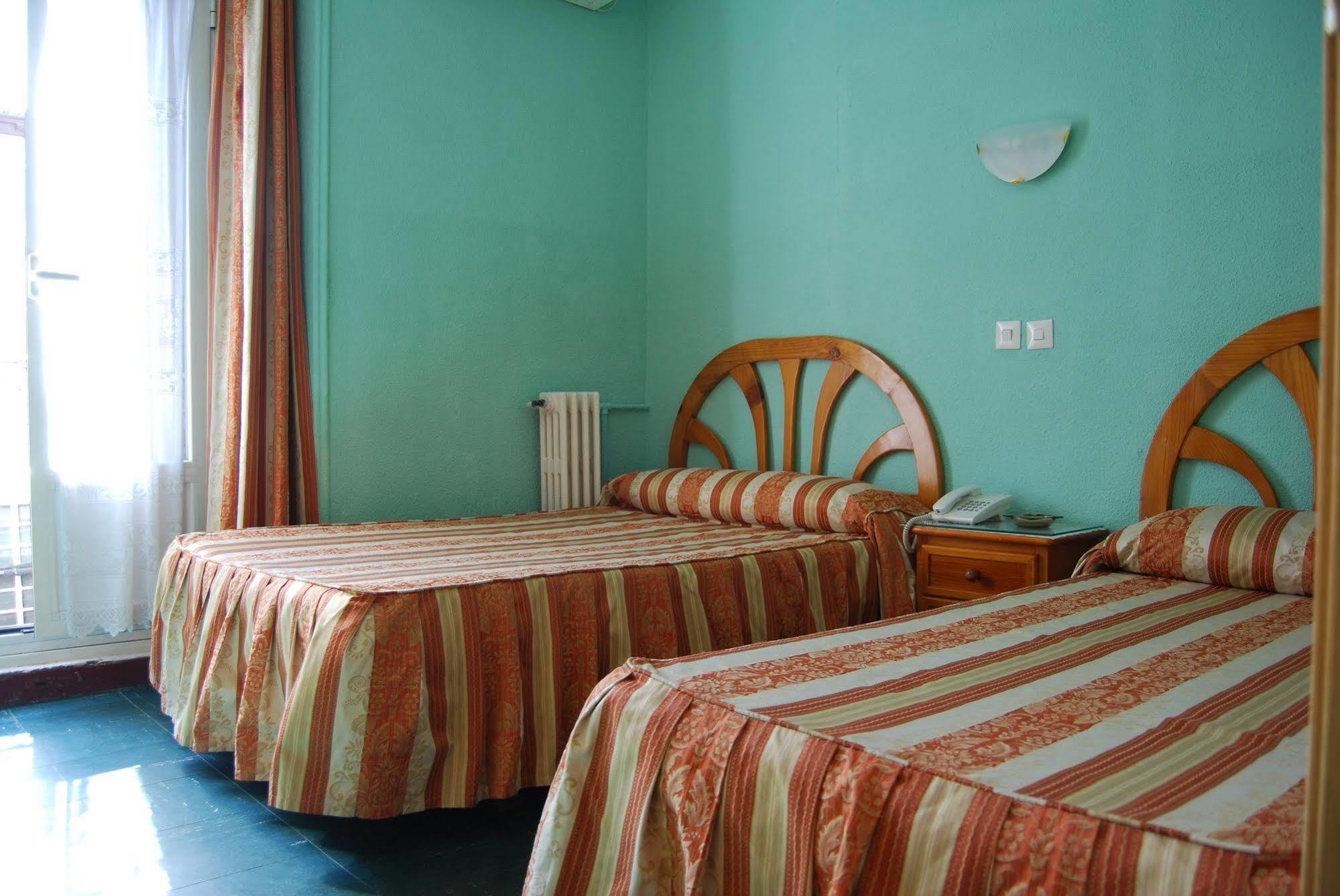 Hostal La Perla Asturiana Madrid Dış mekan fotoğraf